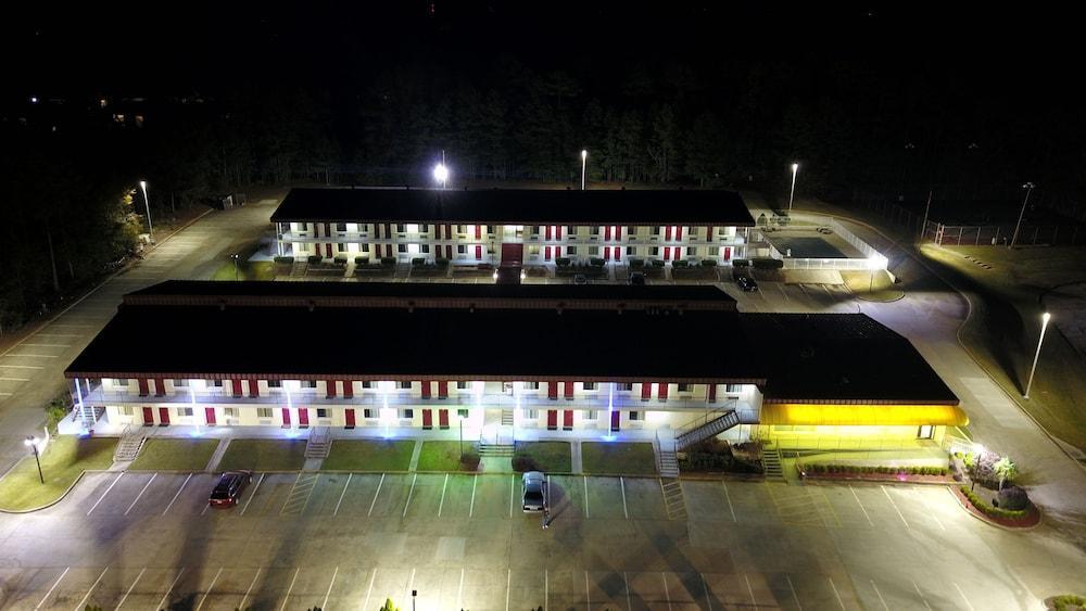Days Inn Milledgeville Exterior photo